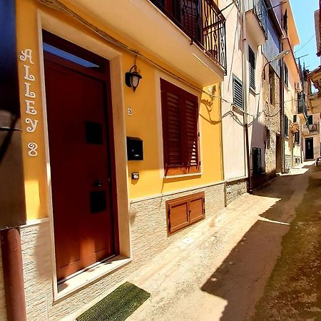Alley 8 Scilla Luaran gambar